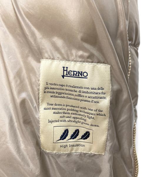 HERNO（ヘルノ）HERNO (ヘルノ) ホワイトフォックスファーダウンコート ベージュ サイズ:42の古着・服飾アイテム