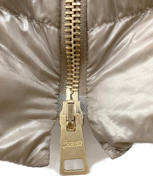 HERNO（ヘルノ）HERNO (ヘルノ) ホワイトフォックスファーダウンコート ベージュ サイズ:42の古着・服飾アイテム