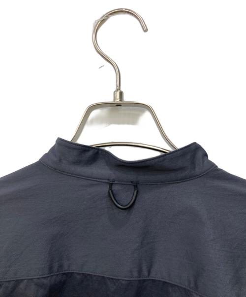 DAIWA PIER39（ダイワ ピア39）DAIWA PIER39 (ダイワ ピア39) 〈別注〉BAND COLLAR SHIRTS L/S グレー サイズ:Ｌの古着・服飾アイテム