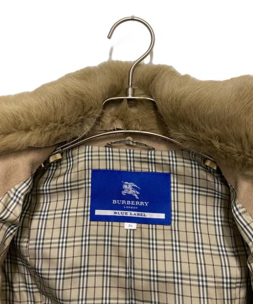 BURBERRY BLUE LABEL（バーバリーロンドンブルーレーベル）BURBERRY BLUE LABEL (バーバリーロンドンブルーレーベル) ラビットーファー襟フリルコート ベージュ サイズ:Sの古着・服飾アイテム