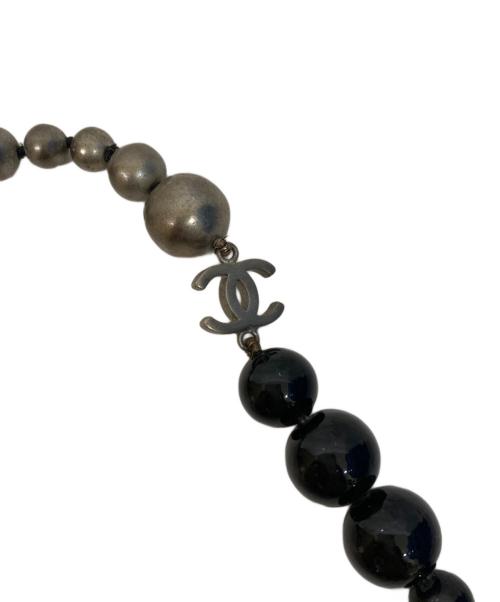 CHANEL（シャネル）CHANEL (シャネル) ココマークロングボールネックレス ブラック×シルバーの古着・服飾アイテム