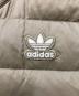 中古・古着 adidas (アディダス) トレフォイルロゴダウンジャケット ベージュ サイズ:S：6000円