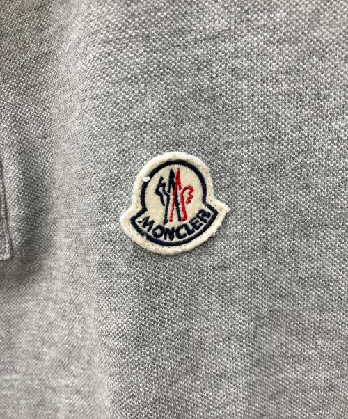 MONCLER（モンクレール）MONCLER (モンクレール) アイコンワッペンポロシャツ グレー サイズ:Ｌの古着・服飾アイテム