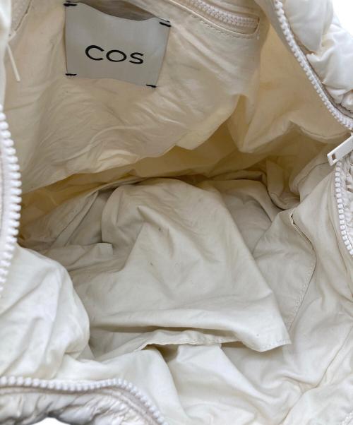 COS（コス）COS (コス) オーバーサイズ キルトショルダーバッグ ホワイトの古着・服飾アイテム