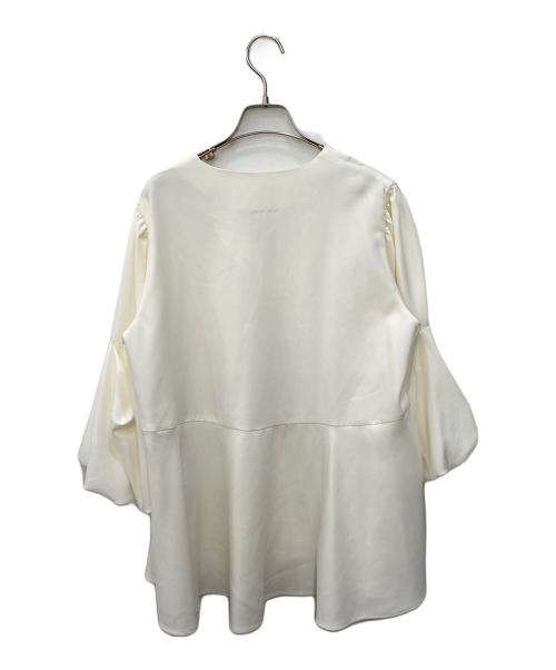 CADUNE（カデュネ）CADUNE (カデュネ) キーネックフレアブラウス ホワイト サイズ:Mの古着・服飾アイテム