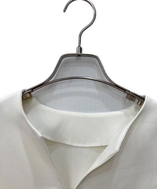 CADUNE（カデュネ）CADUNE (カデュネ) キーネックフレアブラウス ホワイト サイズ:Mの古着・服飾アイテム