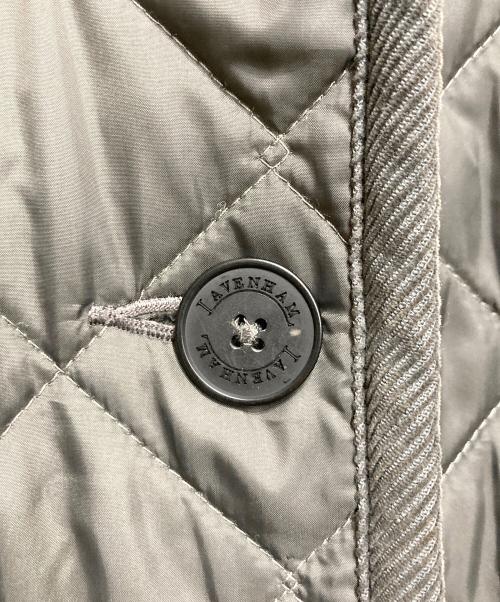 LAVENHAM（ラベンハム）LAVENHAM (ラベンハム) フrフリースキルティングフーデッドコート ベージュ サイズ:36の古着・服飾アイテム