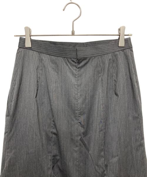 ENFOLD（エンフォルド）ENFOLD (エンフォルド) W/PEストライプ ペプラムペンシルスカート グレー サイズ:SIZE 38の古着・服飾アイテム