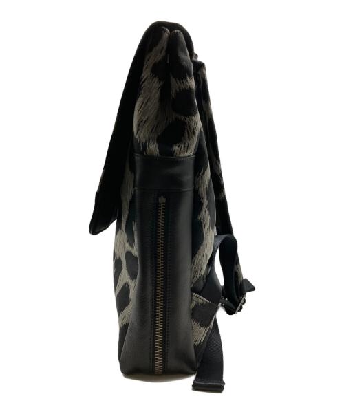 Vivienne Westwood（ヴィヴィアンウエストウッド）Vivienne Westwood (ヴィヴィアンウエストウッド) レザー切替オーブ金具レオパードリュック 未使用品の古着・服飾アイテム