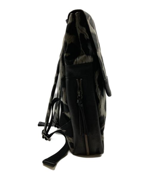 Vivienne Westwood（ヴィヴィアンウエストウッド）Vivienne Westwood (ヴィヴィアンウエストウッド) レザー切替オーブ金具レオパードリュック 未使用品の古着・服飾アイテム