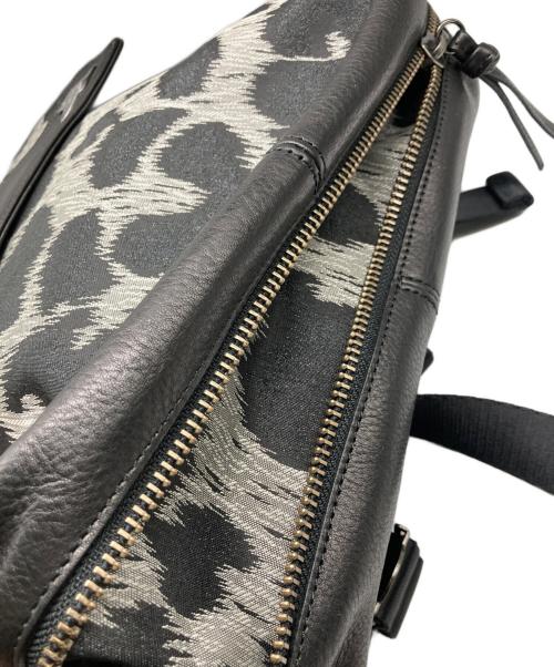 Vivienne Westwood（ヴィヴィアンウエストウッド）Vivienne Westwood (ヴィヴィアンウエストウッド) レザー切替オーブ金具レオパードリュック 未使用品の古着・服飾アイテム