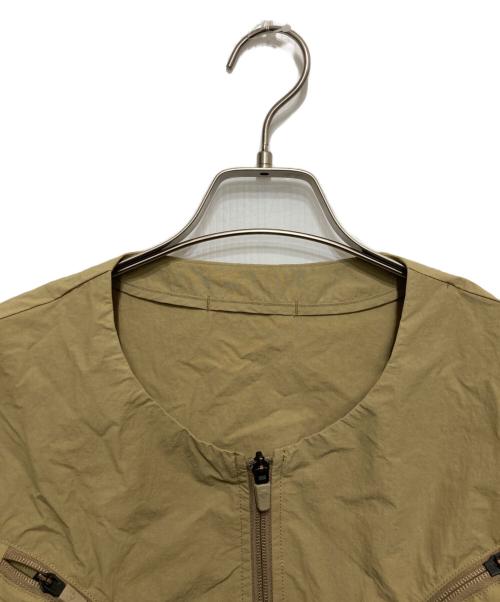 DESCENTE（デサント）DESCENTE (デサント) ノーカラージャケット ベージュ サイズ:Ⅿの古着・服飾アイテム