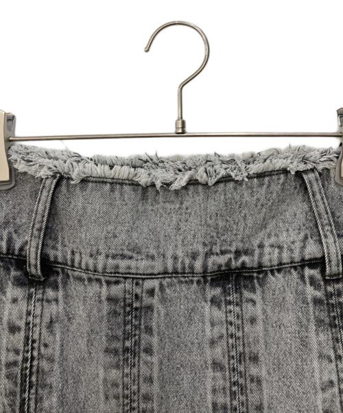 RAY BEAMS（レイ ビームス）RAY BEAMS (レイ ビームス) デニム タック ミディアム スカート グレーの古着・服飾アイテム