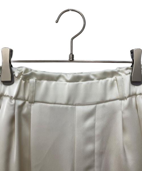 ELLIE（エリー）ELLIE (エリー) サテンワイドパンツ アイボリー サイズ:S 未使用品の古着・服飾アイテム