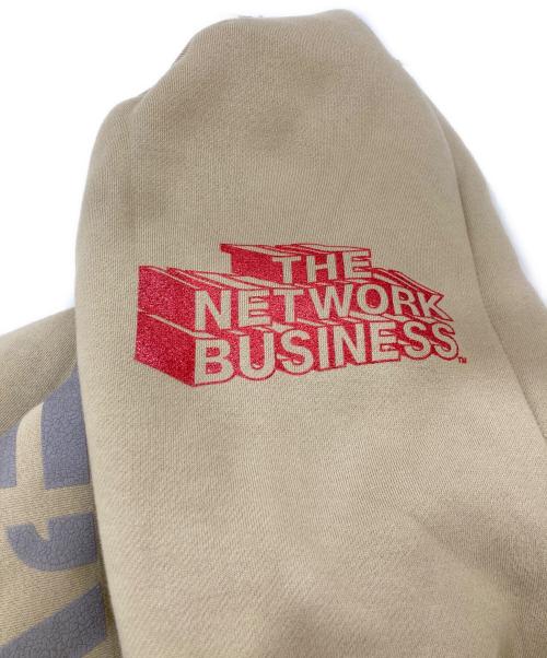 THE NETWORK BUSINESS（ザネットワークビジネス）THE NETWORK BUSINESS (ザネットワークビジネス) プルオーバーパーカー ベージュ サイズ:Mediumの古着・服飾アイテム