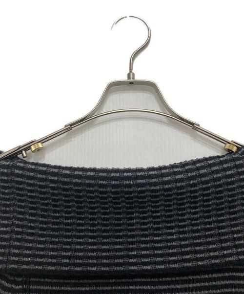 willfully（ウィルフリー）willfully (ウィルフリー) off shoulder color schem knit ブラック×グレー サイズ:FREE 未使用品の古着・服飾アイテム