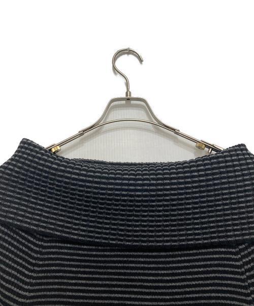 willfully（ウィルフリー）willfully (ウィルフリー) off shoulder color schem knit ブラック×グレー サイズ:FREE 未使用品の古着・服飾アイテム