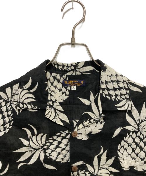 Sun Surf（サンサーフ）Sun Surf (サンサーフ) パイナップル柄アロハシャツ ブラック サイズ:Ｓの古着・服飾アイテム