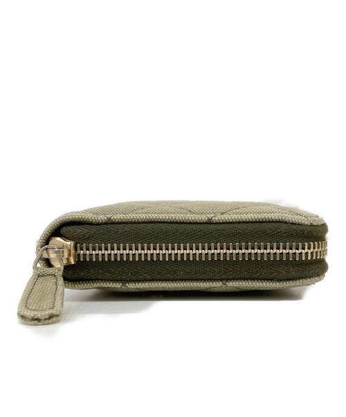 CHANEL（シャネル）CHANEL (シャネル) ココマークバッチ付きキャンバスラウンドジオップウォレット かーきの古着・服飾アイテム