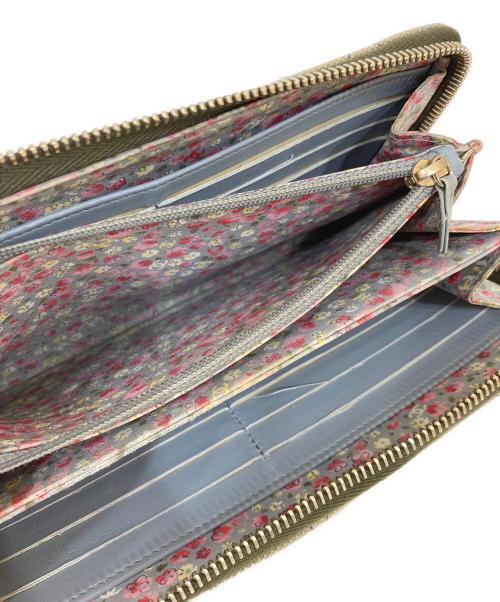 CHANEL（シャネル）CHANEL (シャネル) ココマークバッチ付きキャンバスラウンドジオップウォレット かーきの古着・服飾アイテム