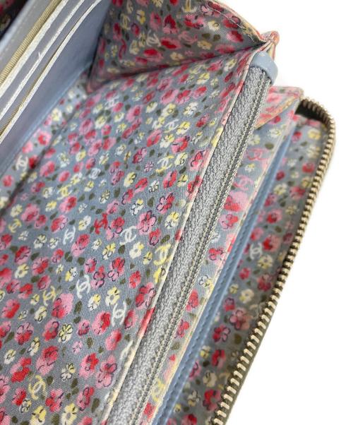 CHANEL（シャネル）CHANEL (シャネル) ココマークバッチ付きキャンバスラウンドジオップウォレット かーきの古着・服飾アイテム