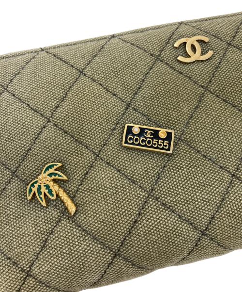 CHANEL（シャネル）CHANEL (シャネル) ココマークバッチ付きキャンバスラウンドジオップウォレット かーきの古着・服飾アイテム