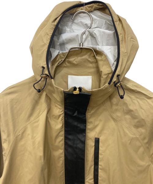 Mame Kurogouchi（マメクロゴウチ）Mame Kurogouchi (マメクロゴウチ) Water Repellent Nylon Hooded Coat　ウォーター リペレント ナイロン フーデッド コート ベージュ サイズ:SIZE2の古着・服飾アイテム