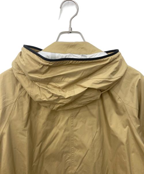 Mame Kurogouchi（マメクロゴウチ）Mame Kurogouchi (マメクロゴウチ) Water Repellent Nylon Hooded Coat　ウォーター リペレント ナイロン フーデッド コート ベージュ サイズ:SIZE2の古着・服飾アイテム