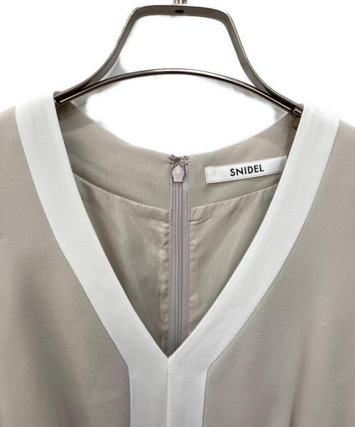 Snidel（スナイデル）Snidel (スナイデル) サイドプリーツバイカラーワンピ ベージュ 未使用品の古着・服飾アイテム