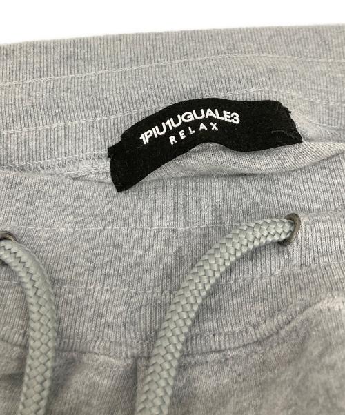 1PIU1UGUALE3 RELAX（ウノピゥウノウグァーレトレ リラックス）1PIU1UGUALE3 RELAX (ウノピゥウノウグァーレトレ リラックス) ヘビー裏毛ラインストーンロゴスウェットパンツ グレー サイズ:Ⅿの古着・服飾アイテム
