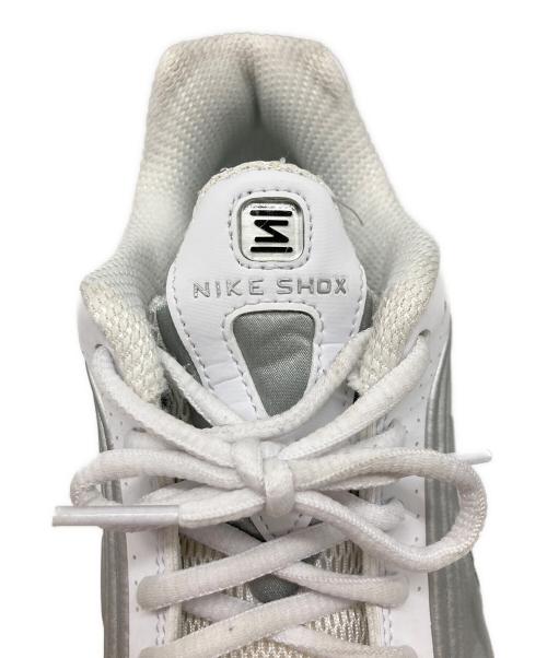 NIKE（ナイキ）NIKE (ナイキ) SHOX R4 WHITE ホワイト サイズ:25の古着・服飾アイテム