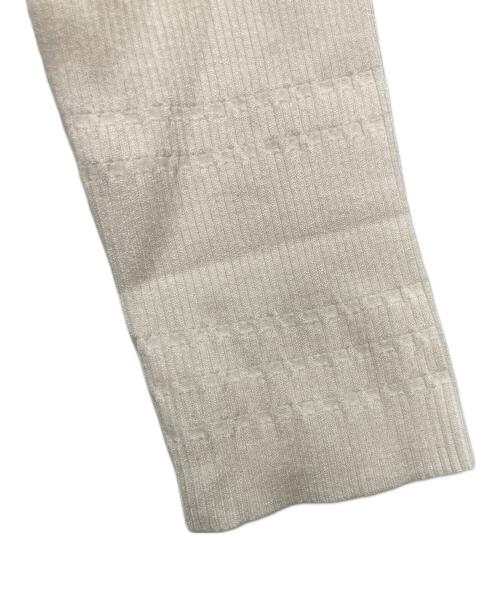 Loulou Willoughby（ルルウィルビー）Loulou Willoughby (ルルウィルビー) ラッフルオフショルプルオーバー ホワイト サイズ:2 未使用品の古着・服飾アイテム