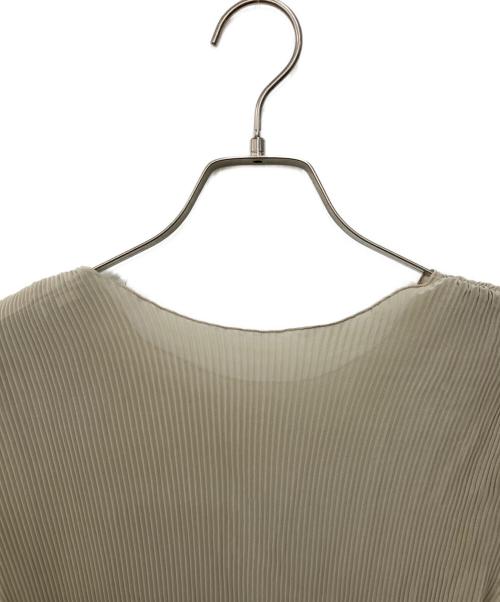 mizuiro-ind（ミズイロインド）mizuiro-ind (ミズイロインド) pleats crew neck P/O ベージュ サイズ:表記無の古着・服飾アイテム