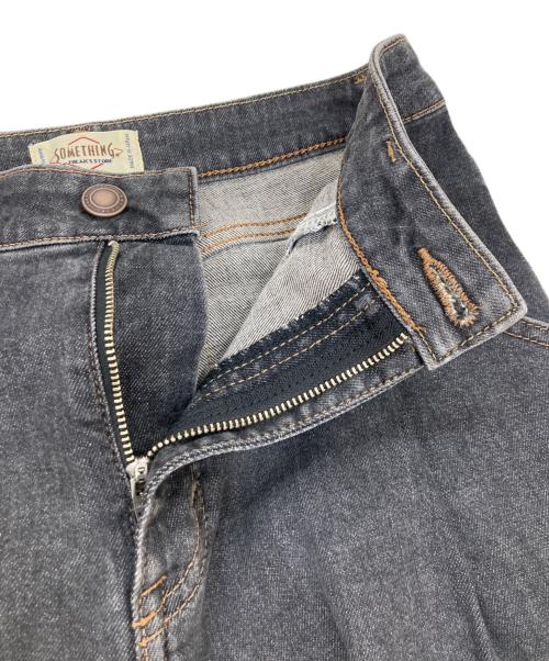 Something（サムシング）Something (サムシング) FREAK'S STORE (フリークスストア) 別注 TUCK CURVE WIDE DENIM PANTS グレー サイズ:Ｓの古着・服飾アイテム