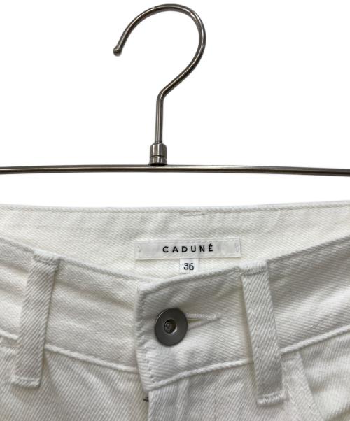 CADUNE（カデュネ）CADUNE (カデュネ) カーヴィーデニムパンツ ホワイト サイズ:36の古着・服飾アイテム