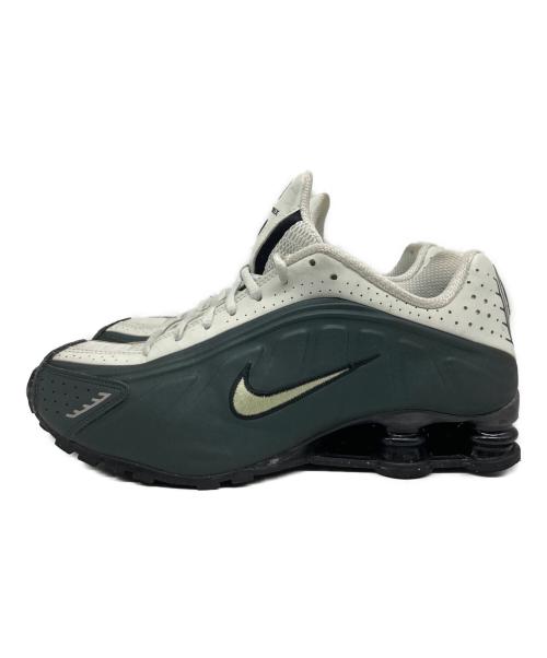 NIKE（ナイキ）NIKE (ナイキ) SHOX R4 ホワイト×グレー サイズ:27の古着・服飾アイテム