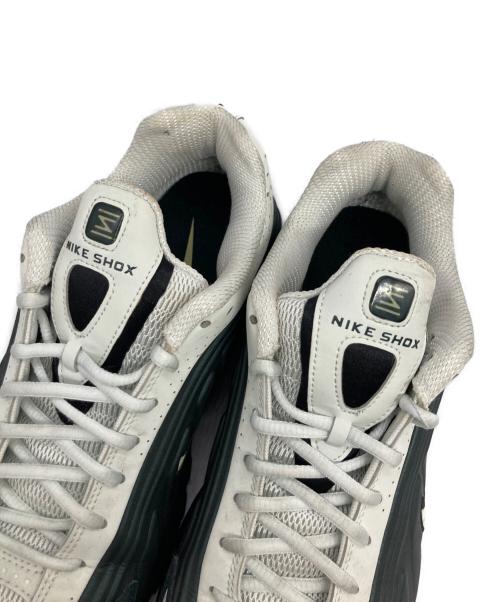 NIKE（ナイキ）NIKE (ナイキ) SHOX R4 ホワイト×グレー サイズ:27の古着・服飾アイテム
