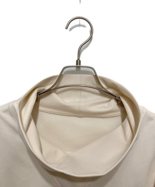 ADORE（アドーア）ADORE (アドーア) コンパクトラッセルイージーポンチョ アイボリー サイズ:38の古着・服飾アイテム