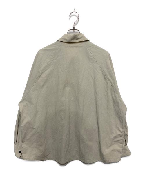 My Beautiful Landlet（マイビューティフルランドレット）My Beautiful Landlet (マイビューティフルランドレット) NYLON TAFFETA BIG RAGLAN SHIRT　ナイロン タフタ ビッグ ラグラン シャツ ベージュの古着・服飾アイテム