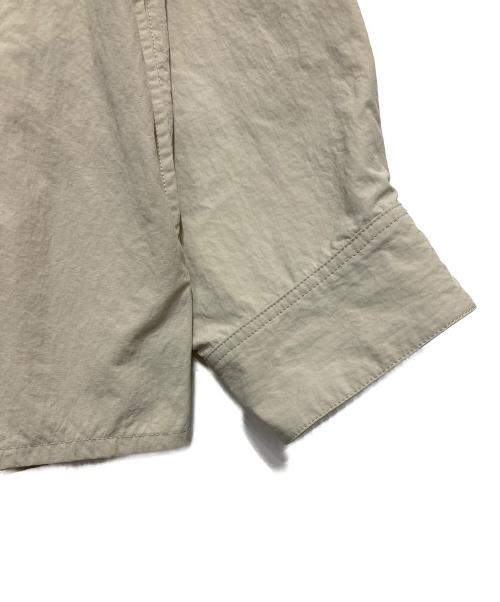 My Beautiful Landlet（マイビューティフルランドレット）My Beautiful Landlet (マイビューティフルランドレット) NYLON TAFFETA BIG RAGLAN SHIRT　ナイロン タフタ ビッグ ラグラン シャツ ベージュの古着・服飾アイテム