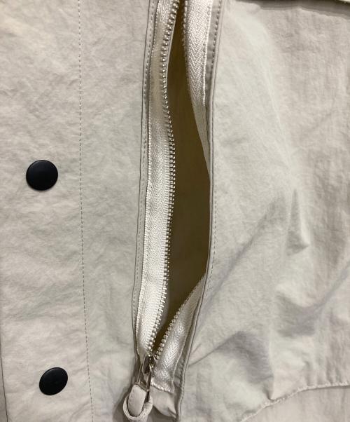 My Beautiful Landlet（マイビューティフルランドレット）My Beautiful Landlet (マイビューティフルランドレット) NYLON TAFFETA BIG RAGLAN SHIRT　ナイロン タフタ ビッグ ラグラン シャツ ベージュの古着・服飾アイテム