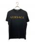 VERSACE（ヴェルサーチェ）の古着「刺繍ロゴTシャツ」｜ブラック
