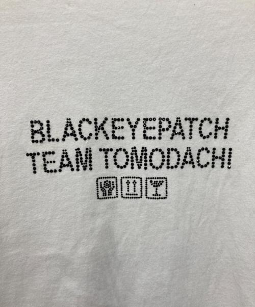 THE BLACK EYE PATCH（ブラックアイパッチ）THE BLACK EYE PATCH (ブラックアイパッチ) thea tomodachi hwc rhinestone tee ホワイト サイズ:XＬの古着・服飾アイテム