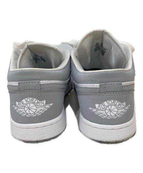 NIKE（ナイキ）NIKE (ナイキ) WMNS AIR JORDAN 1 LOW WHITE/WOLF GREY-ALUM サイズ:26.5の古着・服飾アイテム