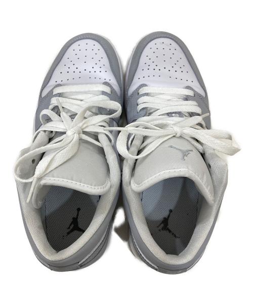 NIKE（ナイキ）NIKE (ナイキ) WMNS AIR JORDAN 1 LOW WHITE/WOLF GREY-ALUM サイズ:26.5の古着・服飾アイテム