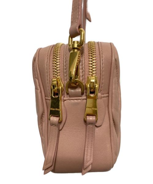 MIU MIU（ミュウミュウ）MIU MIU (ミュウミュウ) マテラッセ レザー ショルダーバッグ ピンクの古着・服飾アイテム