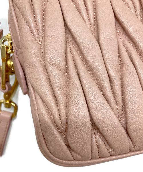MIU MIU（ミュウミュウ）MIU MIU (ミュウミュウ) マテラッセ レザー ショルダーバッグ ピンクの古着・服飾アイテム