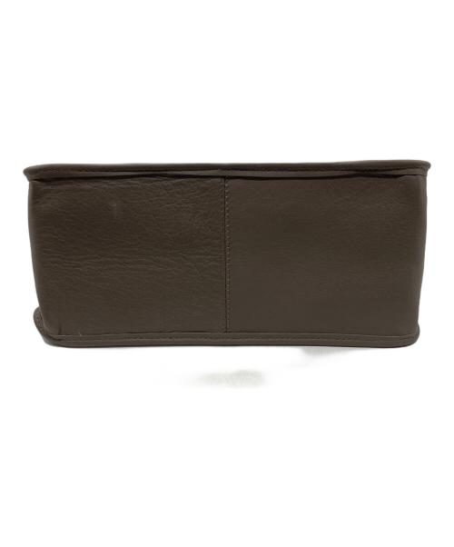 IO PELLE（イオペレ）IO PELLE (イオペレ) ear PAPILLONNER (イアパピヨネ) ホースエンボスShoulder Bag ベージュの古着・服飾アイテム