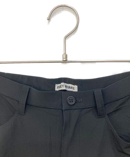 ISSEY MIYAKE（イッセイミヤケ）ISSEY MIYAKE (イッセイミヤケ) ストレートパンツ ブラック サイズ:Ｍの古着・服飾アイテム
