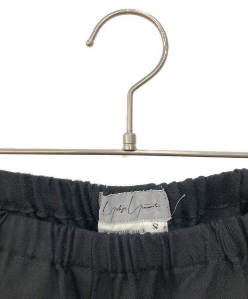 YOHJI YAMAMOTO（ヨウジヤマモト）YOHJI YAMAMOTO (ヨウジヤマモト) イージーウールテーパードパンツ ブラック サイズ:Ｓの古着・服飾アイテム